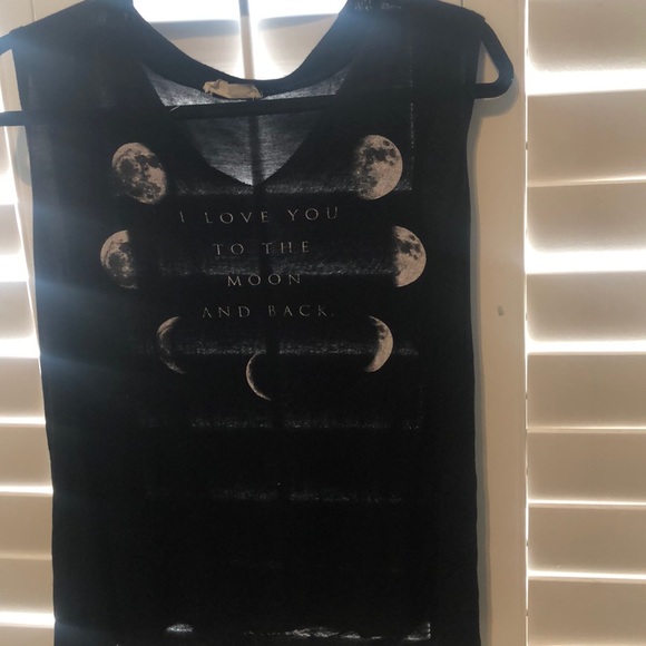 Tank top with cut out chest - Picture 2 of 2